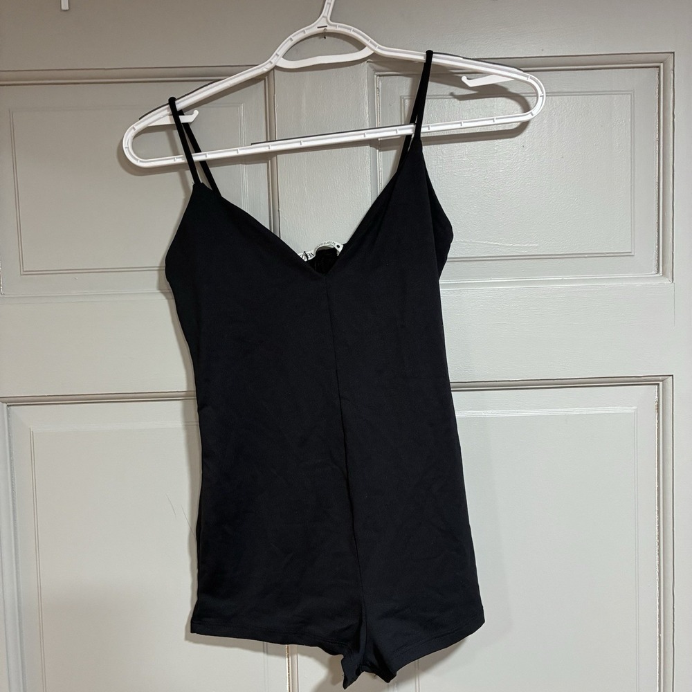 ZARA Women‎ Black Romper Size Medium Sleeveless V-neck Casual Chic Stretch Comfy